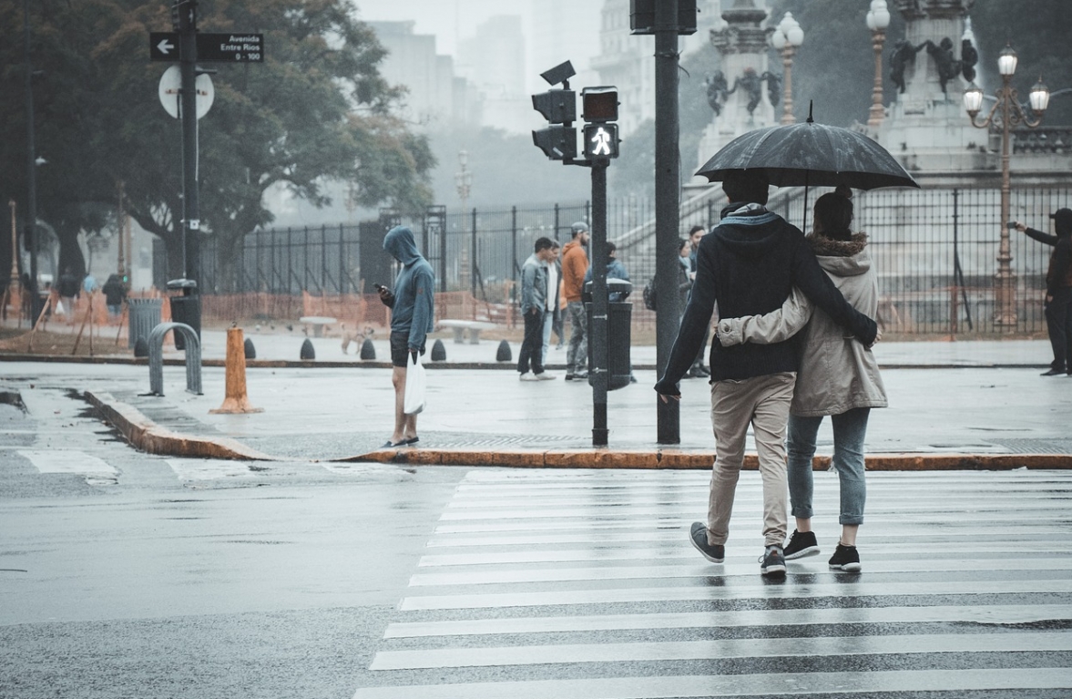 Ostrzeżenia meteorologiczne i hydrologiczne dla Małopolski i Krakowa – cisza przed burzą