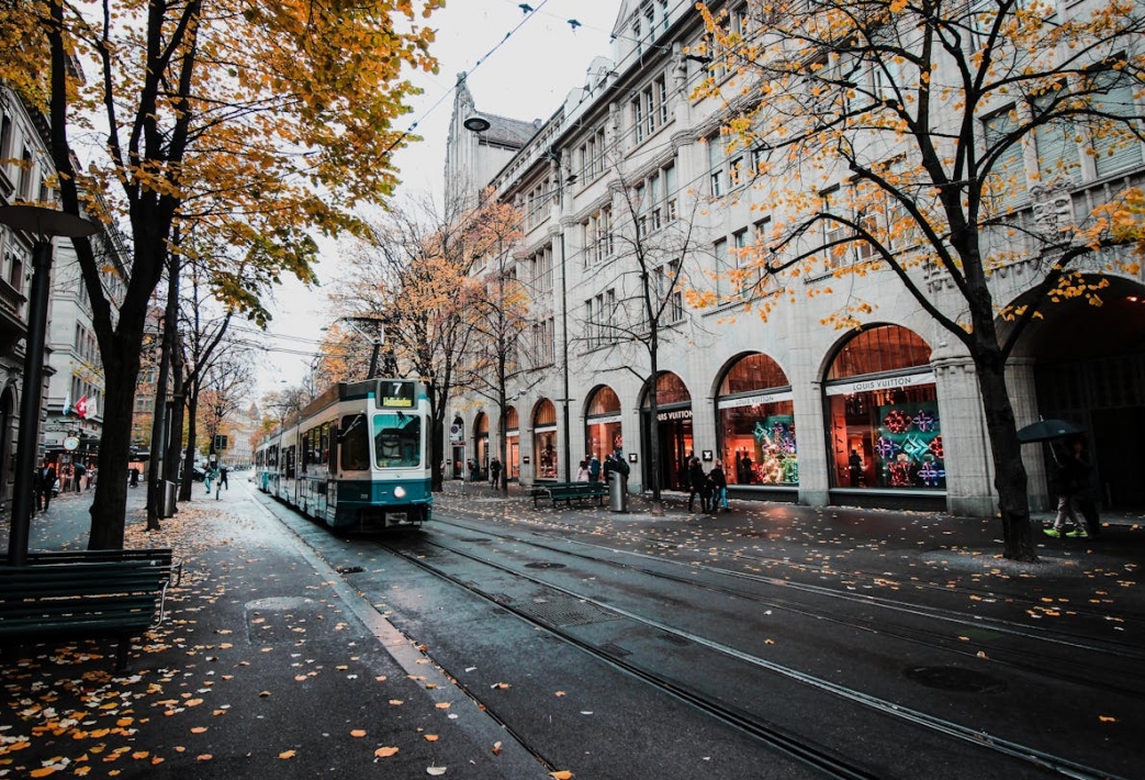 Awaria komunikacji w Krakowie: Wykolejenie tramwaju paraliżuje ruch na ul. Kotlarskiej